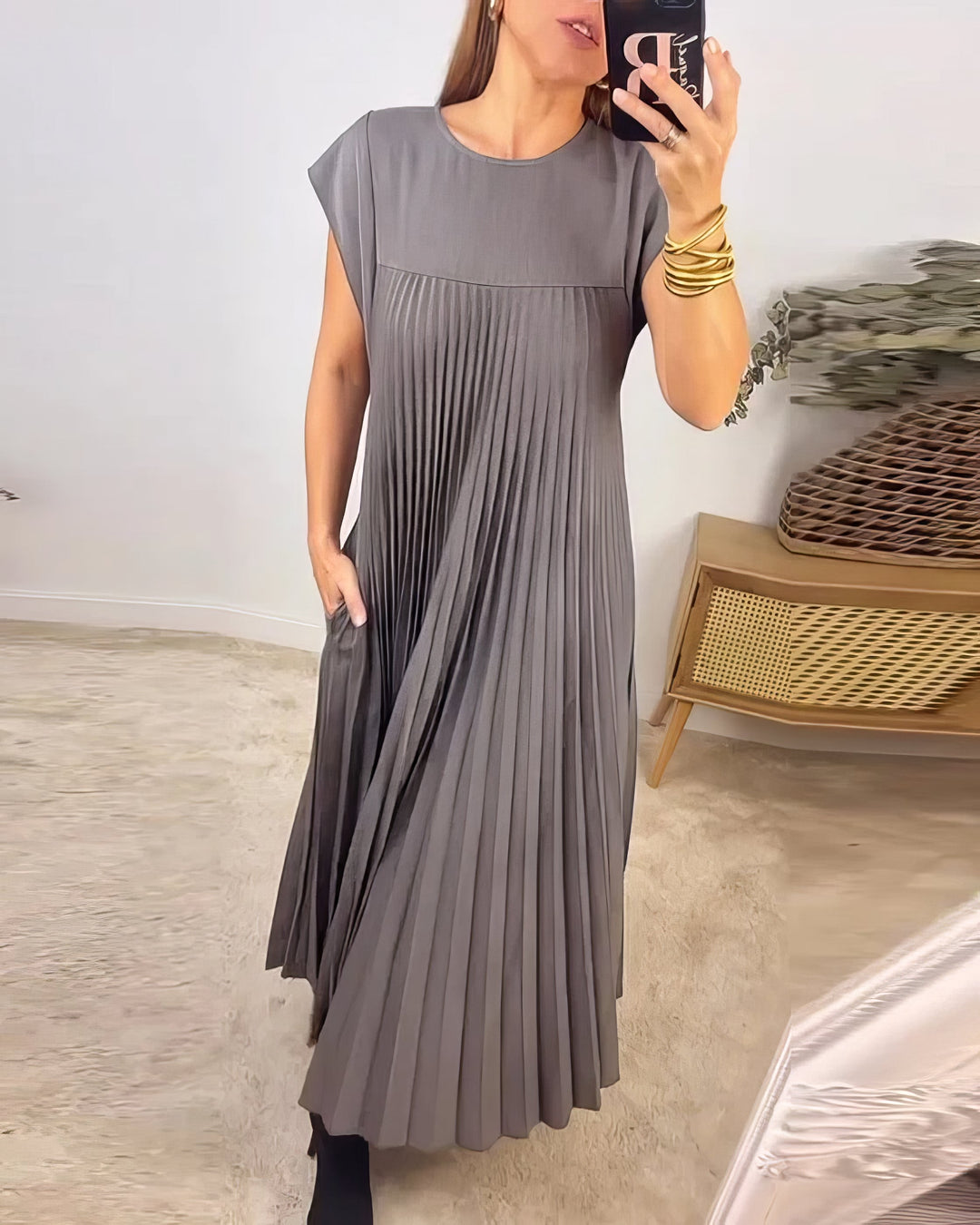 Adeline Simple Pleated Sleeveless Dress