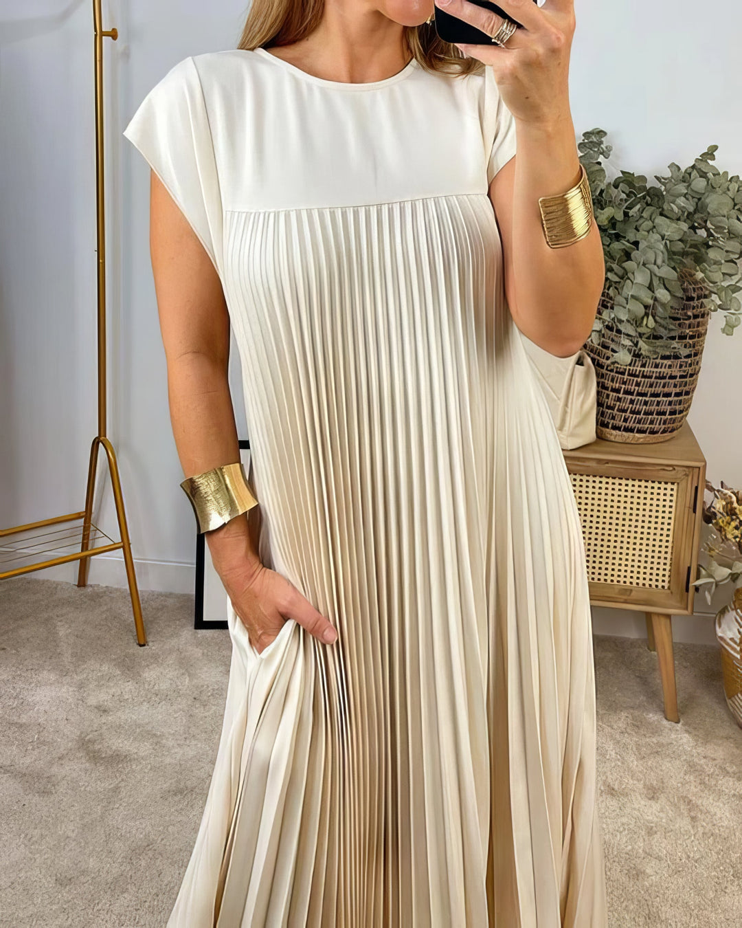 Adeline Simple Pleated Sleeveless Dress