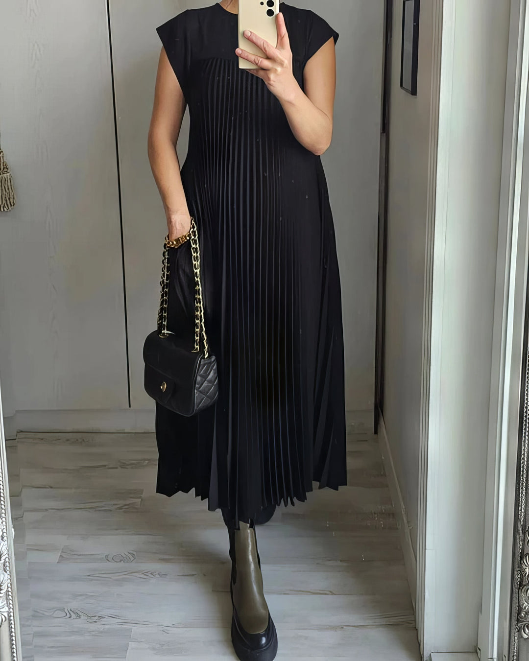 Adeline Simple Pleated Sleeveless Dress