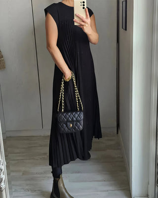 Adeline Simple Pleated Sleeveless Dress